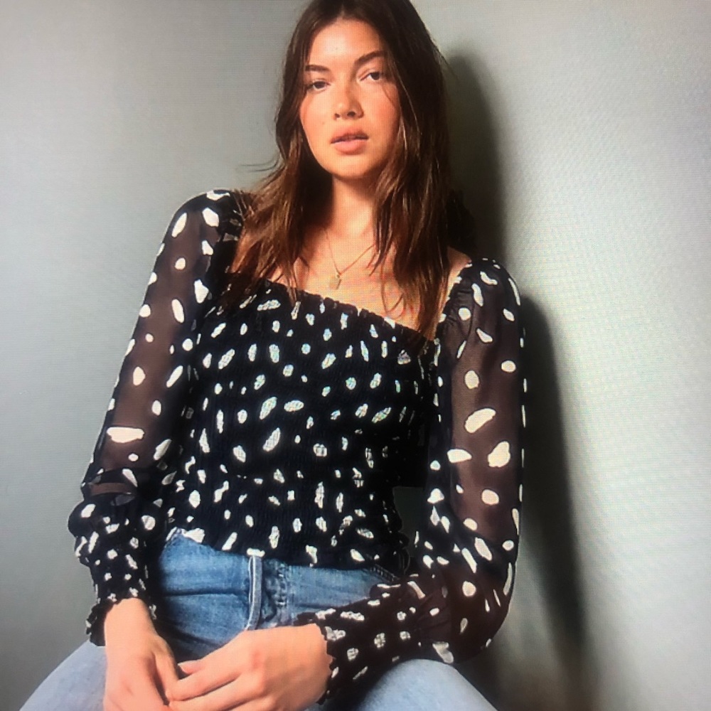 SOLD OUT ON LINE. Wilfred saga blouse